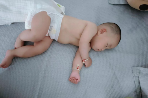 沈阳宝宝先长上牙还是下牙